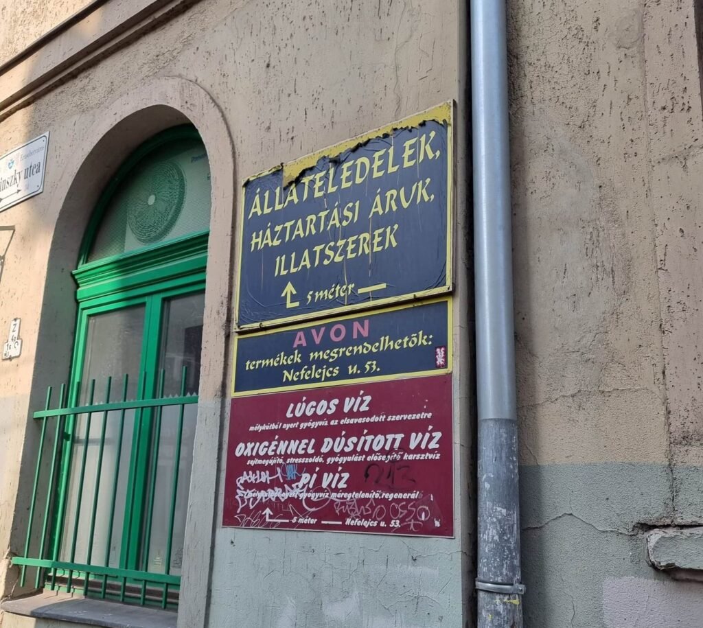 Elfelejtett-reklamtablak-1024x915-1